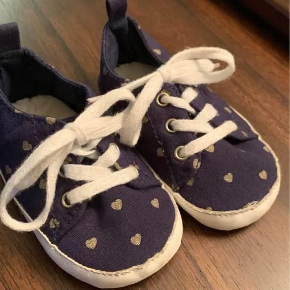 Baby girls Carters shoes size 6-9 months